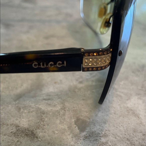 Gucci Black and Gold Sunglasses - Picture 4 of 11